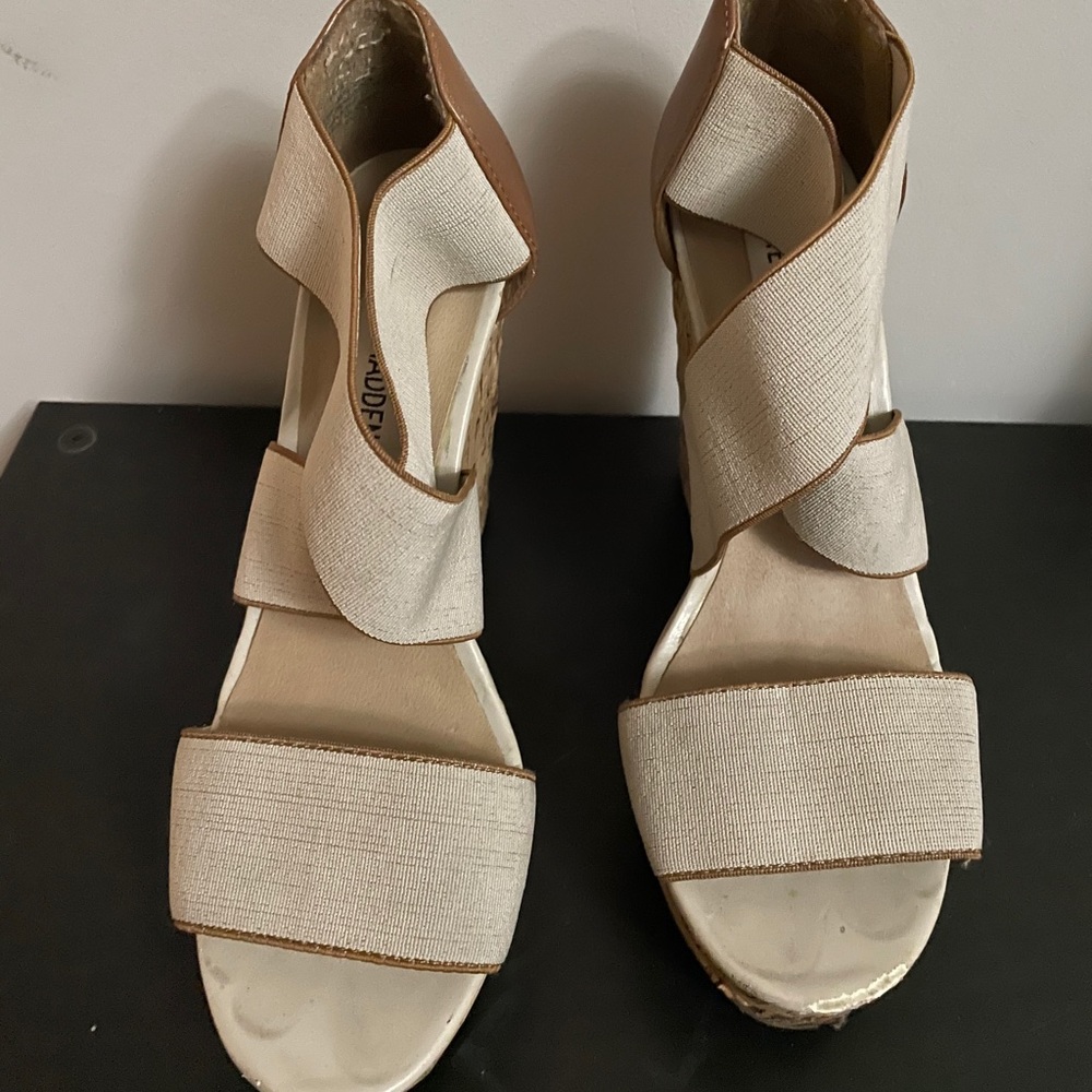 Steve Madden taupe/tan wedges
